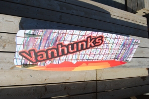 Vanhunks Manakel Cross over white